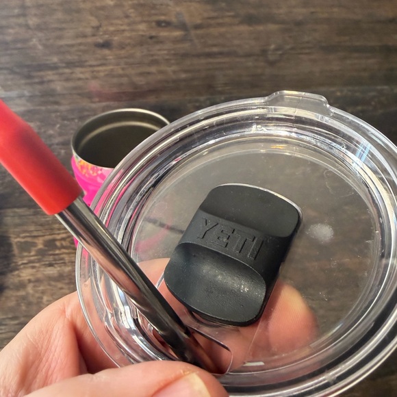 Yeti RARE Colorful Flamingo Tumbler with Pink Handle - Picture 5 of 9